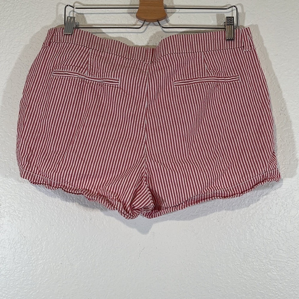 Old Navy Womens 12 Everyday Short Chino Style Mid Rise Pink White Pinstripe - Picture 3 of 7